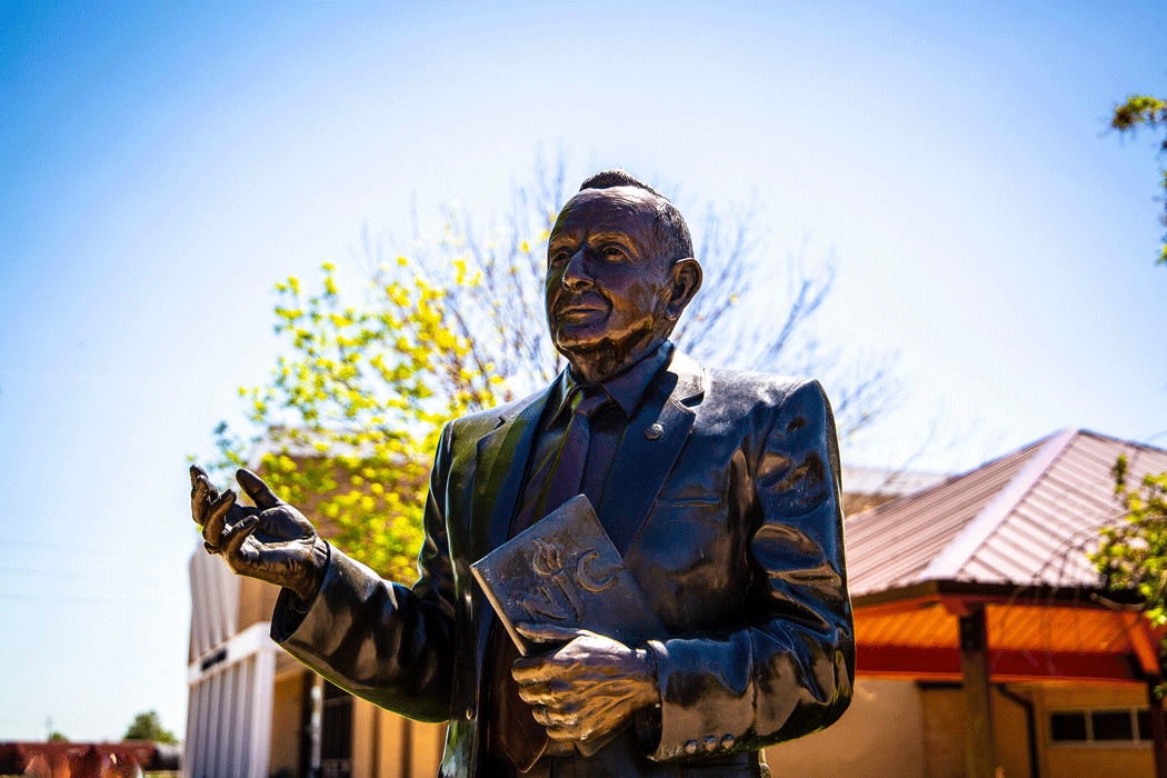 Jack Annan Statue on campus
