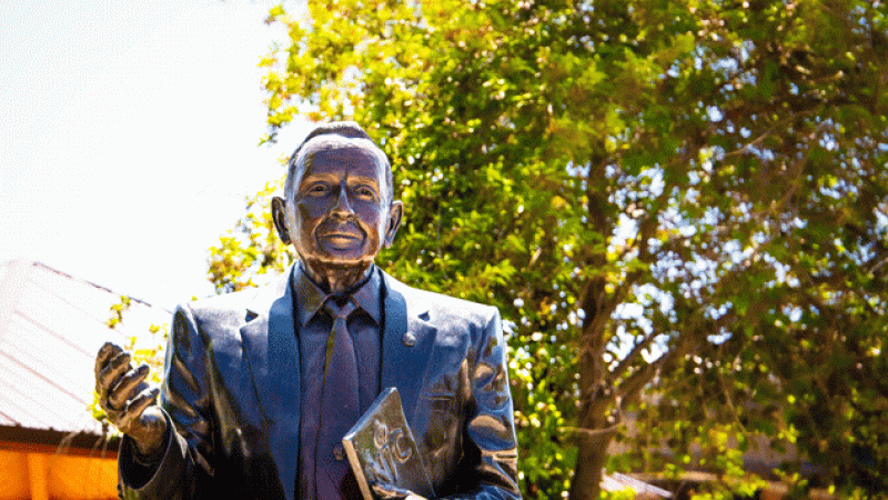 Jack Annan Statue on campus